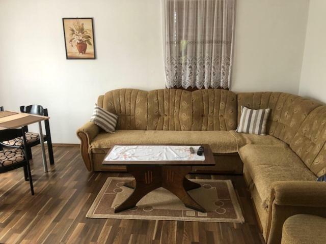 Apartman Nina Licko Petrovo Selo Exteriér fotografie