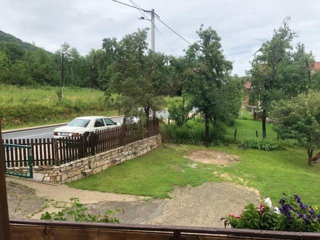 Apartman Nina Licko Petrovo Selo Exteriér fotografie