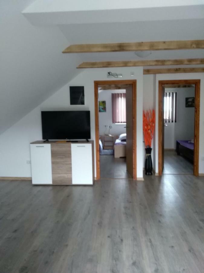 Apartman Nina Licko Petrovo Selo Exteriér fotografie
