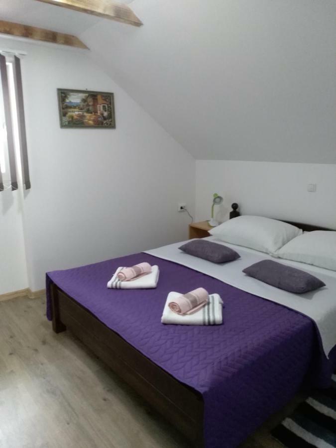 Apartman Nina Licko Petrovo Selo Exteriér fotografie