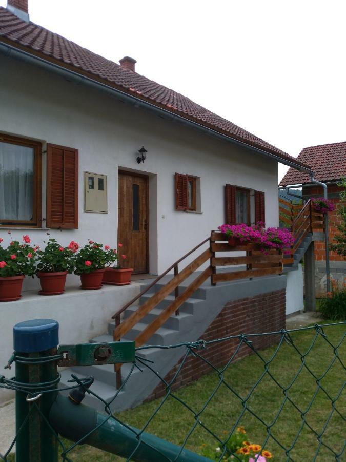 Apartman Nina Licko Petrovo Selo Exteriér fotografie