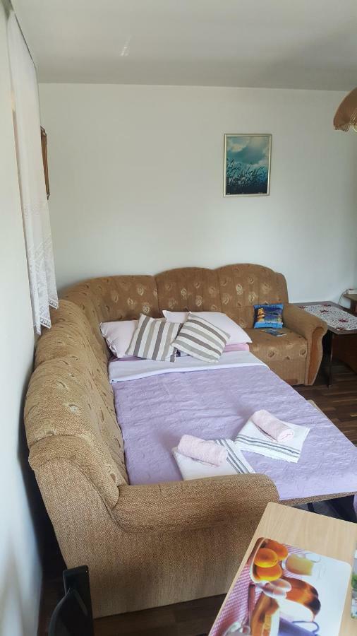 Apartman Nina Licko Petrovo Selo Exteriér fotografie