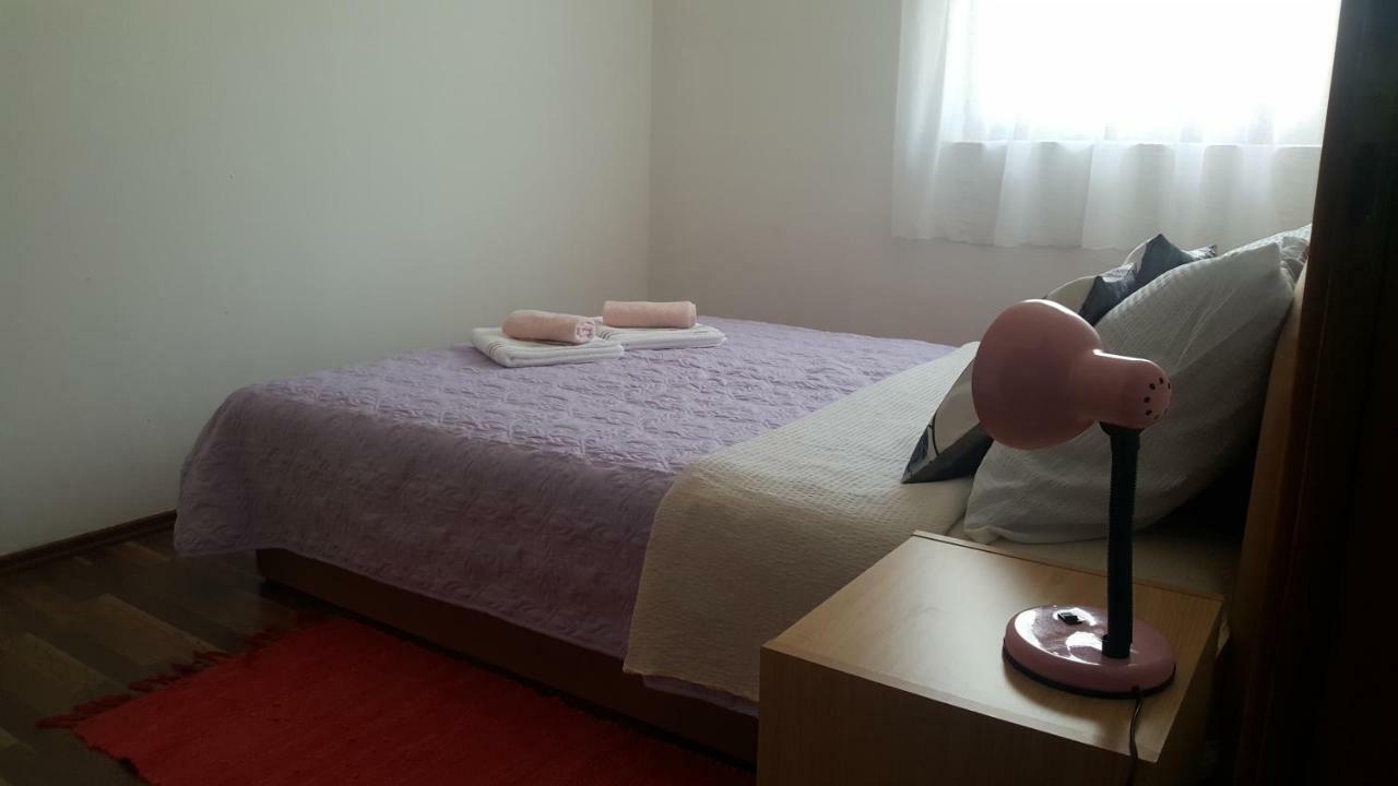 Apartman Nina Licko Petrovo Selo Exteriér fotografie