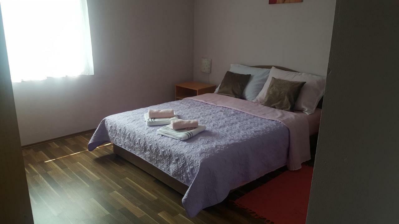 Apartman Nina Licko Petrovo Selo Exteriér fotografie