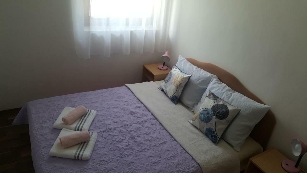 Apartman Nina Licko Petrovo Selo Exteriér fotografie