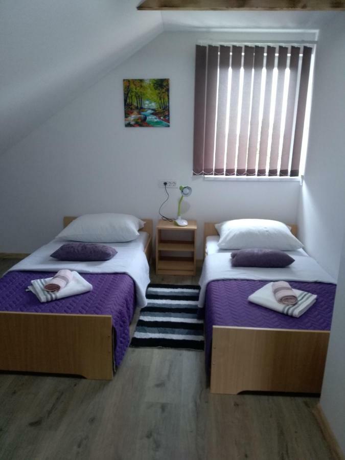 Apartman Nina Licko Petrovo Selo Exteriér fotografie