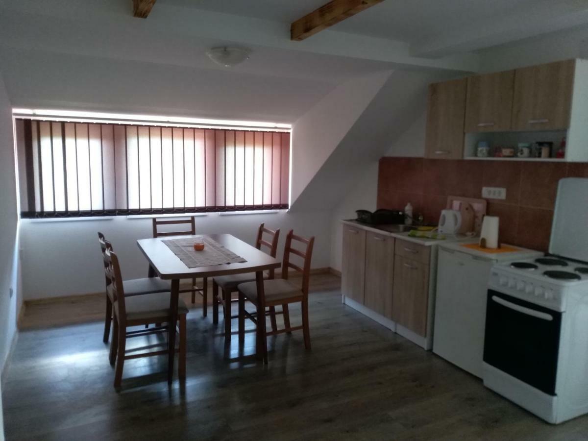 Apartman Nina Licko Petrovo Selo Exteriér fotografie